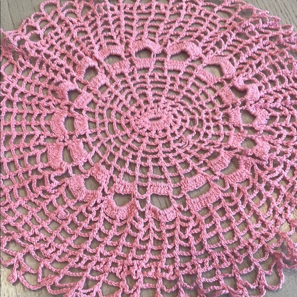 Pink Crochet Doily Set vintage - Picture 2 of 3